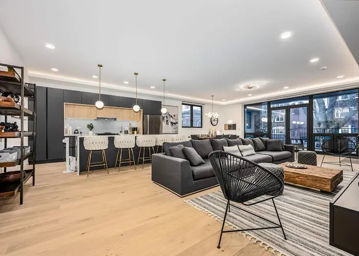 Ultra Modern Luxury - New Construction 4 Bedrooms Holiday home Chicago