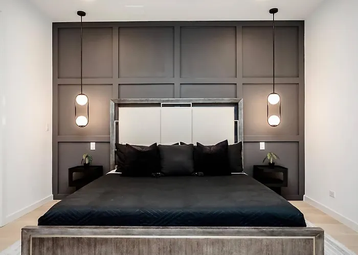 Ultra Modern Luxury - New Construction 4 Bedrooms Holiday home Chicago