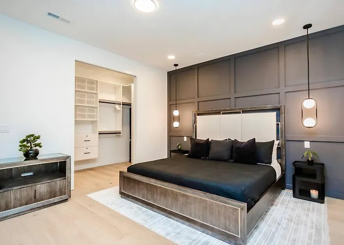 Ultra Modern Luxury - New Construction 4 Bedrooms Holiday home *
