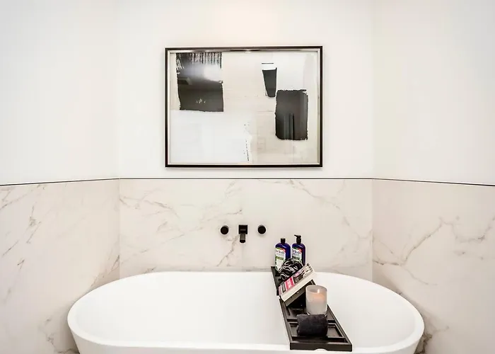 Ultra Modern Luxury - New Construction 4 Bedrooms Holiday home Chicago