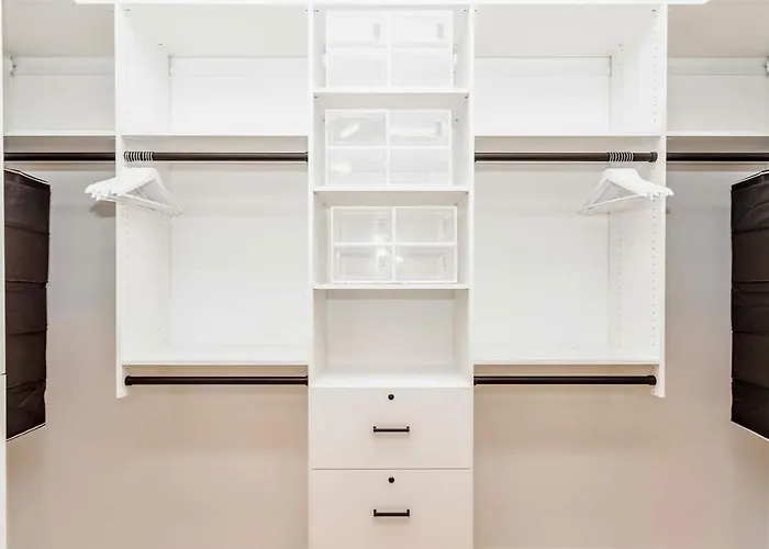 Ultra Modern Luxury - New Construction 4 Bedrooms Holiday home Chicago