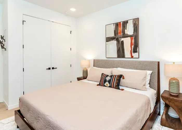Ultra Modern Luxury - New Construction 4 Bedrooms Holiday home Chicago
