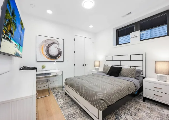 Ultra Modern Luxury - New Construction 4 Bedrooms Holiday home Chicago
