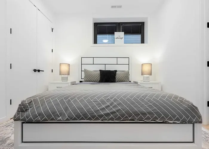 Ultra Modern Luxury - New Construction 4 Bedrooms Holiday home Chicago