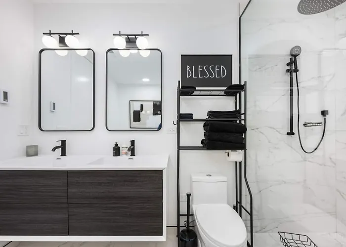 Ultra Modern Luxury - New Construction 4 Bedrooms Holiday home Chicago